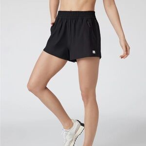 Vuori Dash Short 2.0 Black running activewear Size XS 3” comfort pockets